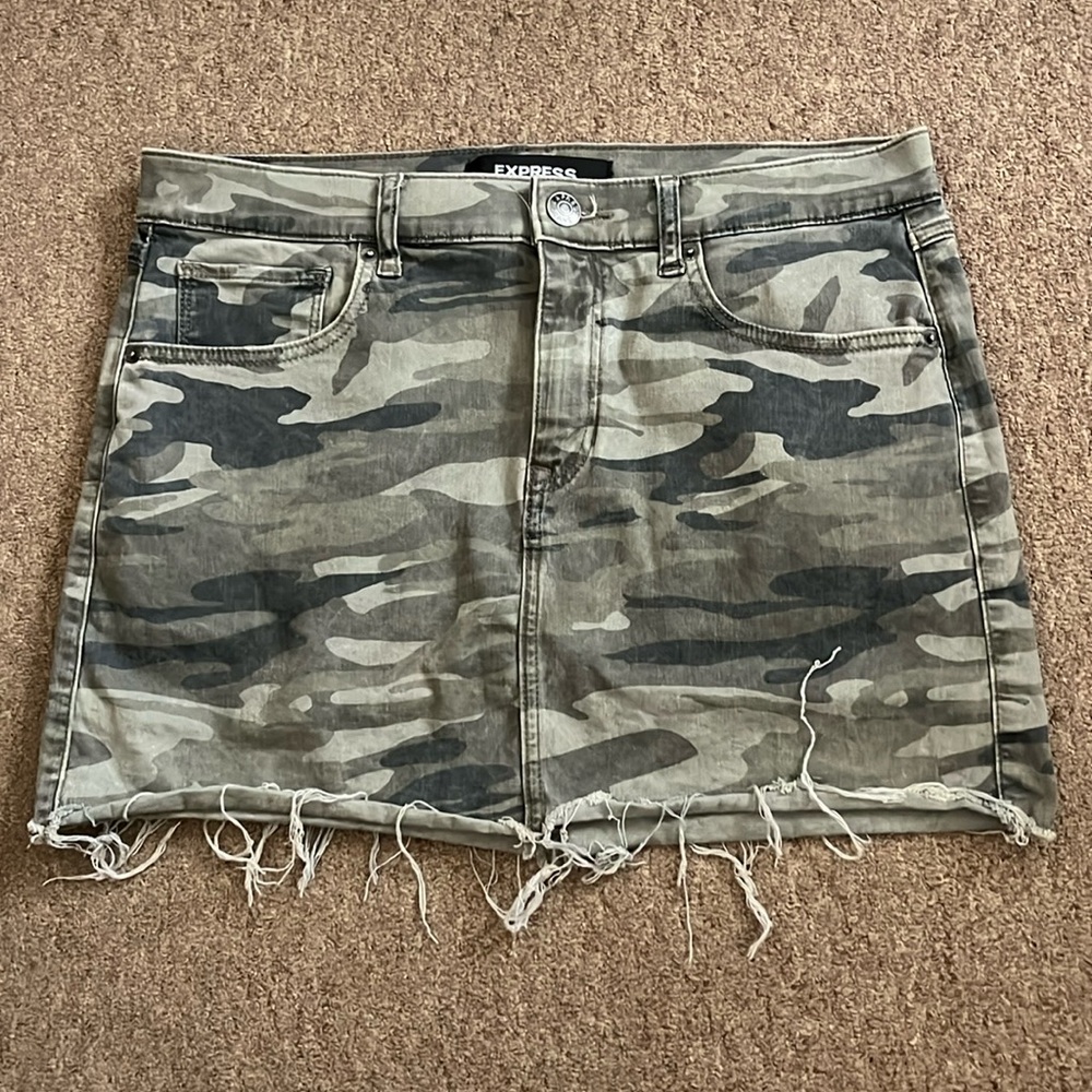 Express straight mini mid rise skirt. 💕